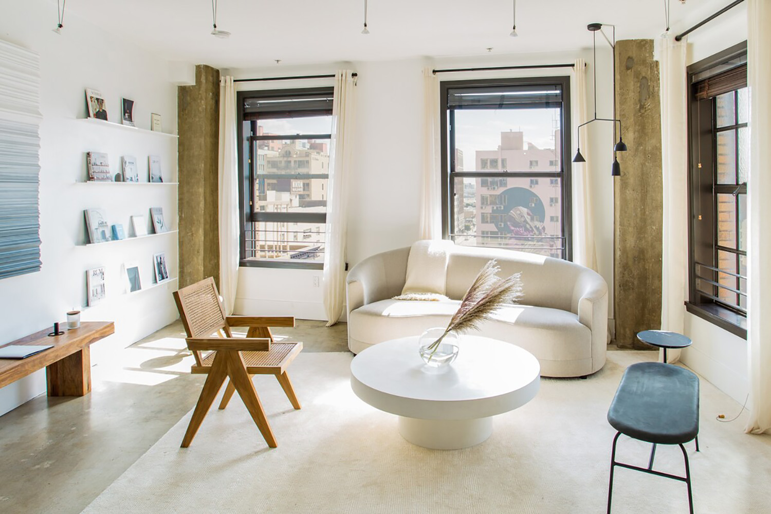 Contemporary Modern Downtown Los Angeles Apartment Airbnb Rooftop
